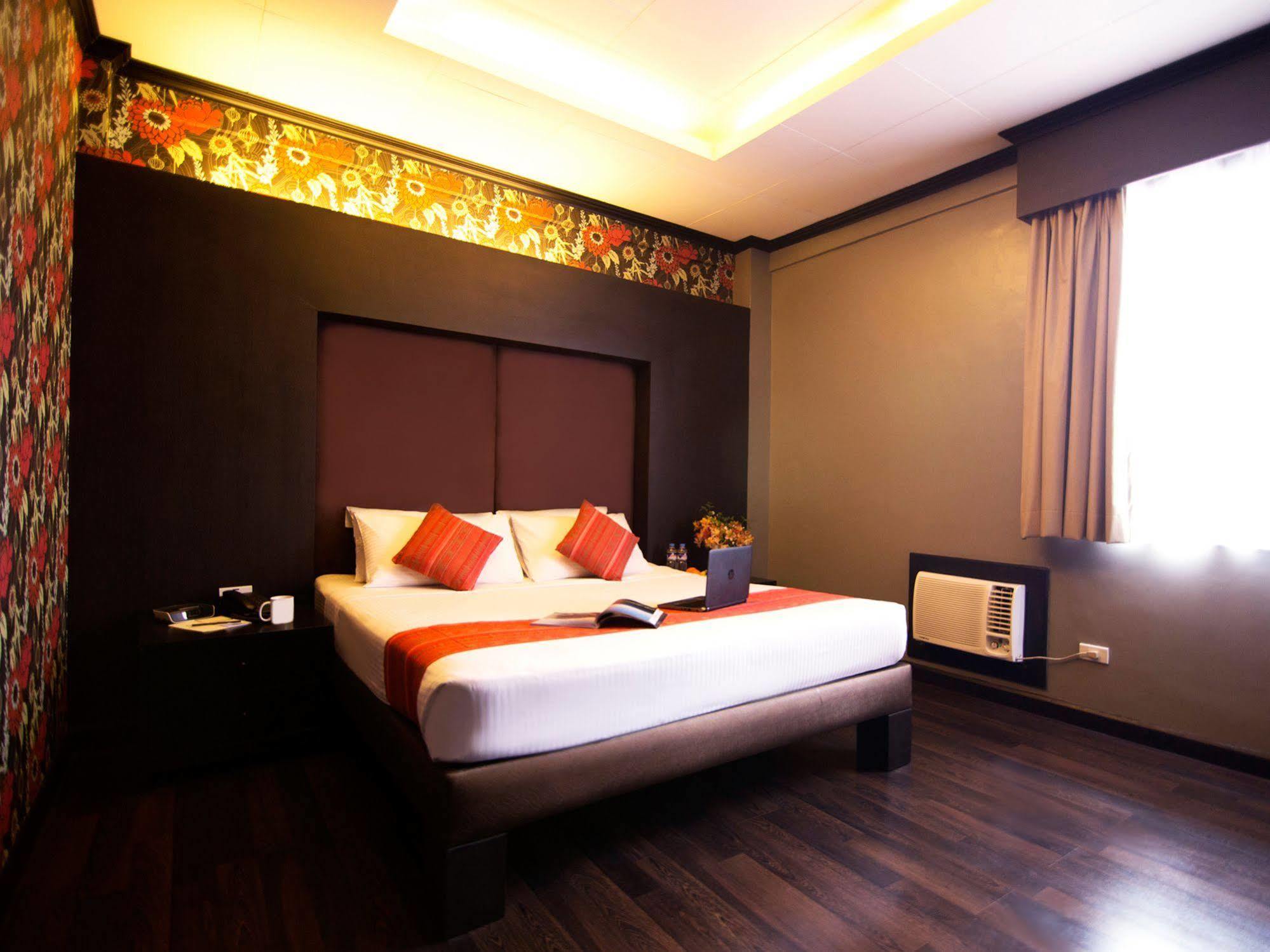 Best Western Hotel La Corona Manila Exterior foto