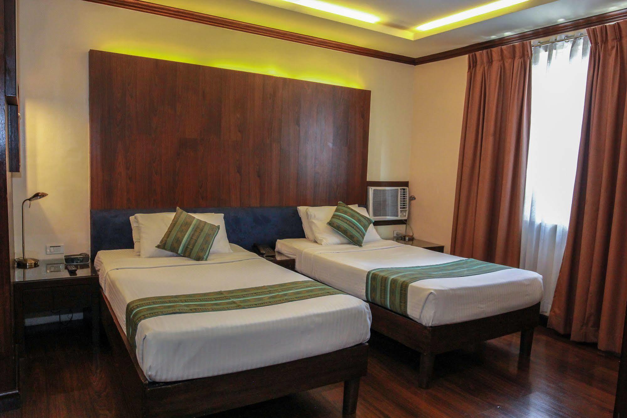 Best Western Hotel La Corona Manila Exterior foto