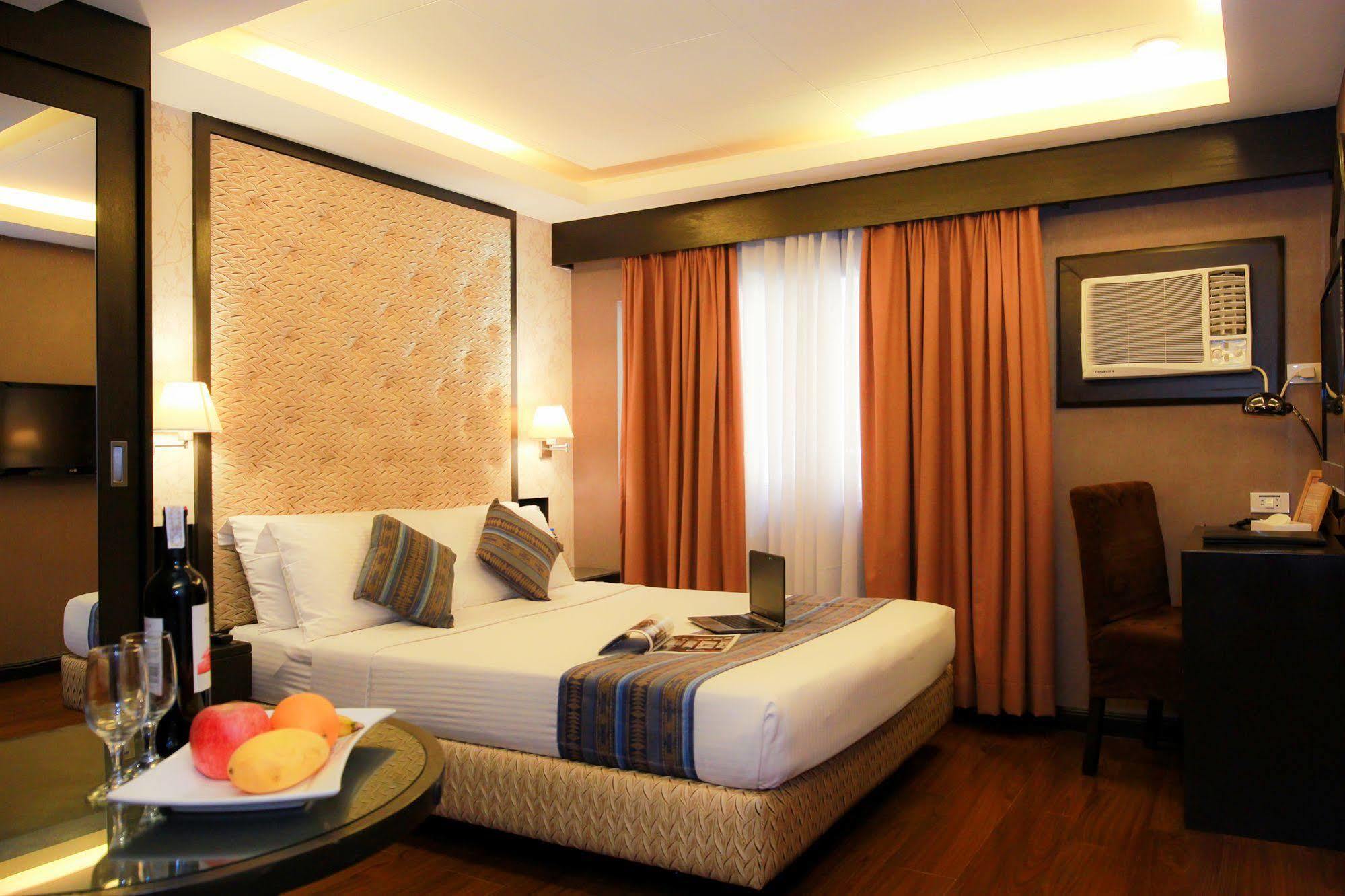 Best Western Hotel La Corona Manila Exterior foto