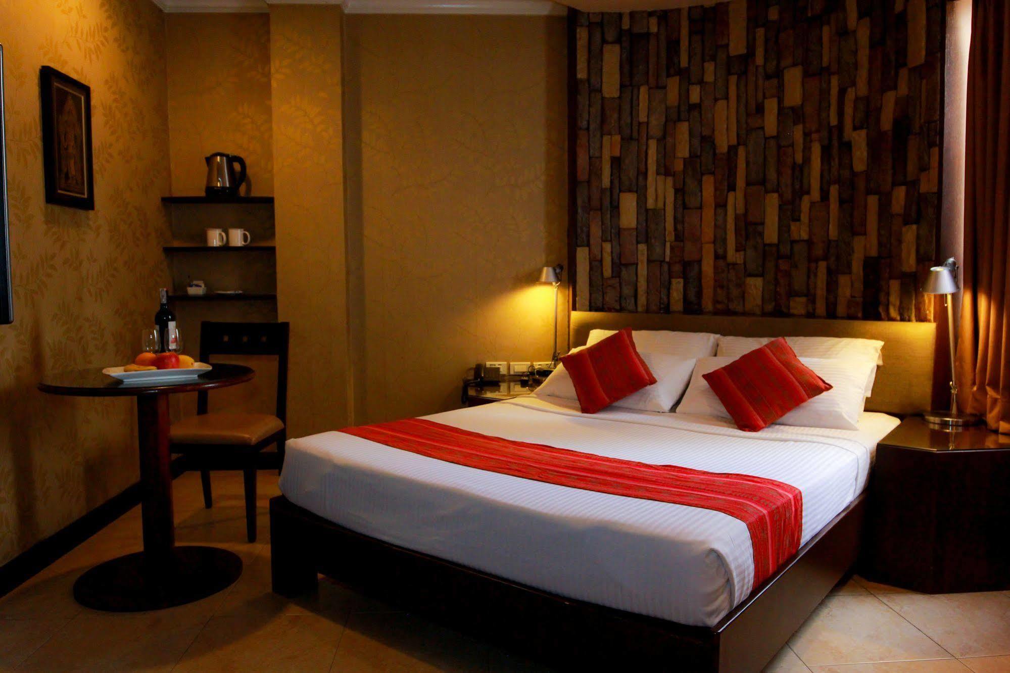 Best Western Hotel La Corona Manila Exterior foto
