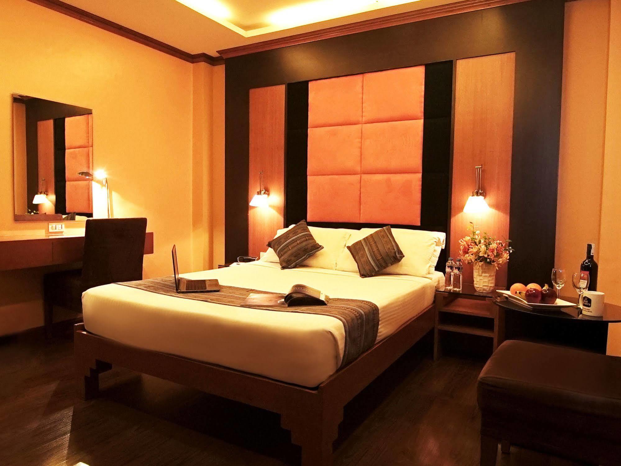 Best Western Hotel La Corona Manila Exterior foto
